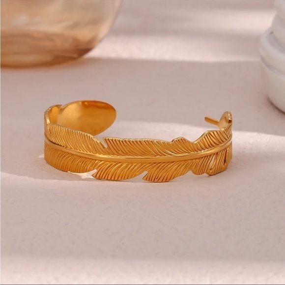 NEW 18K GOLD LEAF BANGLE CUFF BRACELET - Picture 4 of 10